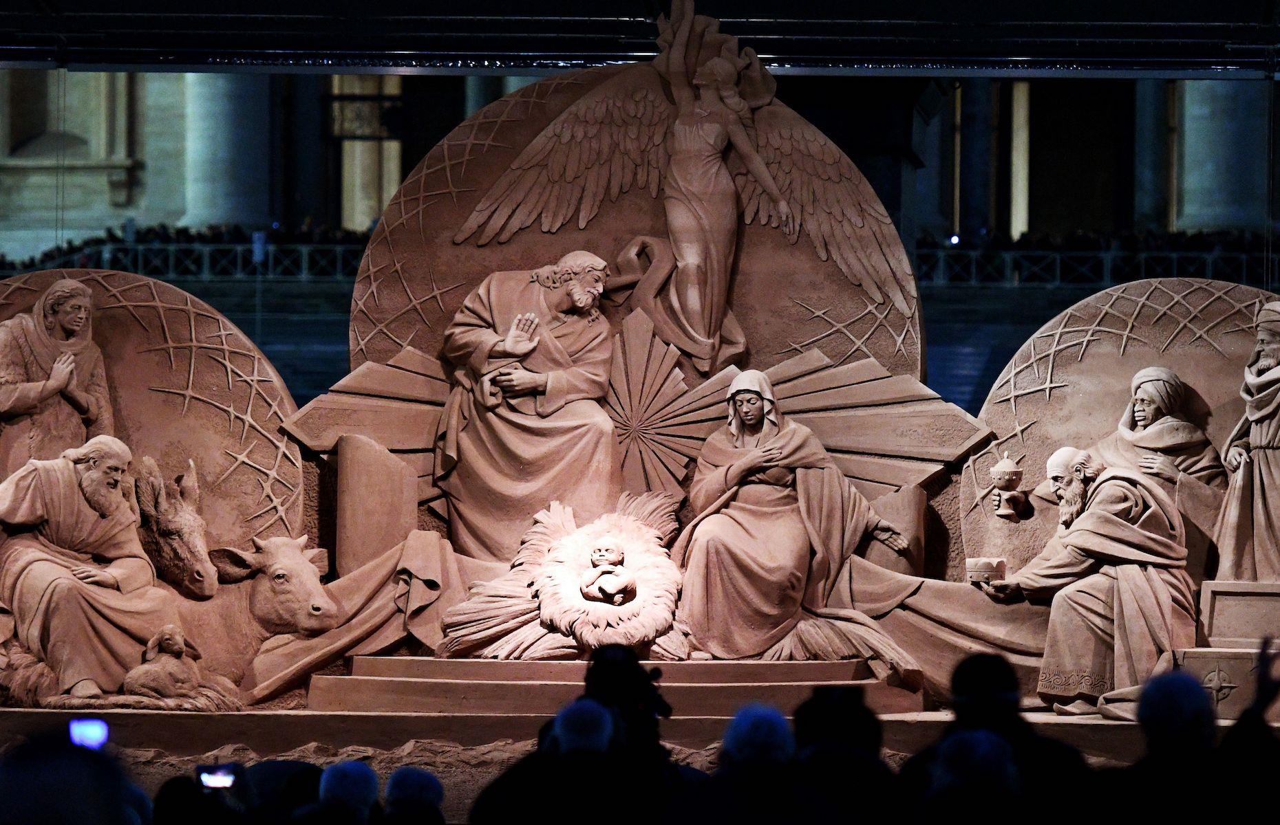 An arresting nativity scene graced St Peter’s Square at the Vatican in 2018, made all the special by the fact it was made entirely from sand and water. It was the work of sand artist Rich Varano and three sculptors: Radovan Zivny, Susanne Ruseler and Ilya Filimontsev. The impressive team used 720 tons of sand sourced from Jesolo near Venice. The sculpture was 18 feet (5.5m) high and 52 feet (16m) wide.