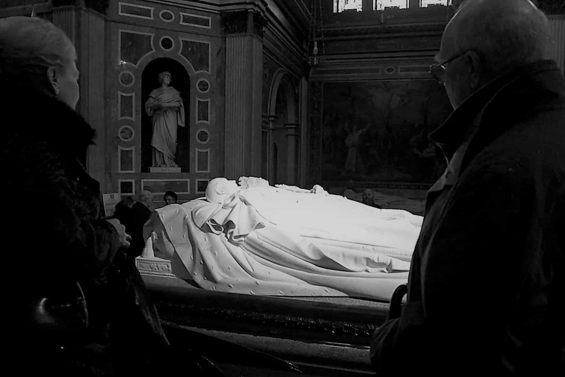 <p>Instead, she wanted her coffin taken straight from her place of death to St George’s Chapel where her funeral took place. She only allowed for two days of private viewings so her family could pay their respects, but obviously she had quite a bit of loot in her coffin that she didn’t want them to see… Today, she lies in the Royal Mausoleum at the Frogmore Estate in Windsor, side by side with her beloved Prince Albert.</p><p>Sources: (<a href="https://historycollection.com/heres-the-list-of-queen-victorias-burial-request-in-her-final-moment/" rel="noopener">History Collection</a>) (<a href="https://www.ripleys.com/weird-news/burial-queen-victoria/" rel="noopener">Ripley's</a>) (<a href="https://www.theguardian.com/uk/2004/dec/16/monarchy.stephenbates" rel="noopener">The Guardian</a>)</p><p>See also: <a href="https://www.starsinsider.com/lifestyle/450359/the-royal-weddings-that-changed-european-history">The royal weddings that changed European history</a></p>