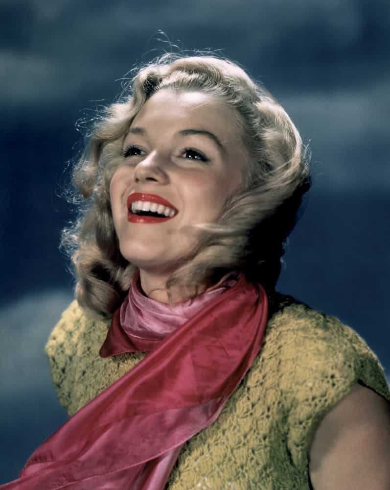 <p>Marilyn Monroe begann ihre Karriere als Schauspielerin und Model Mitte der 1940er-Jahre. 1946 wurde sie von 20th Century-Fox unter Vertrag genommen, ließ den Namen Norma Jean fallen und wurde zu der Ikone, die wohl nie vergessen werden wird.</p>