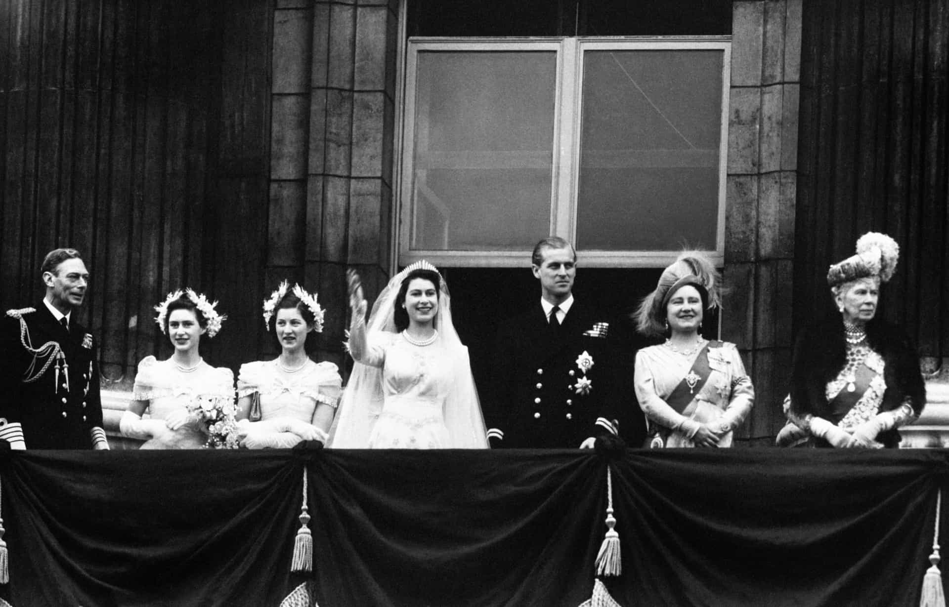 Prinzessin Elisabeth heiratete 1947 <a href="https://de.starsinsider.com/promis/258459/das-leben-und-wirken-seiner-koeniglichen-hoheit-prinz-philip" rel="noopener">Philip Mountbatten</a>, mit Margaret als Brautjungfer an ihrer Seite.