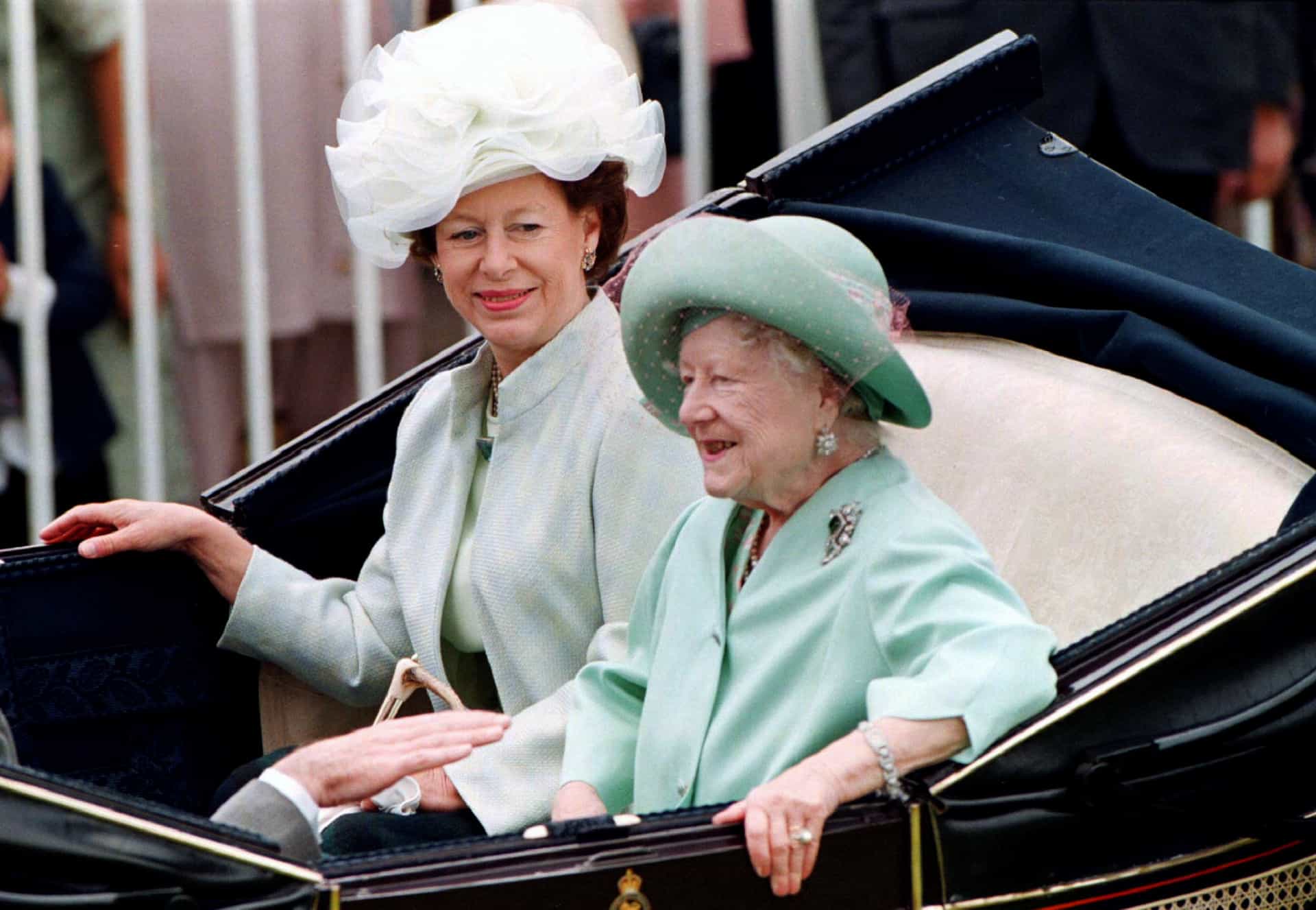 Prinzessin Margaret nimmt 1995 mit der Königinmutter an einem Rennen in Ascot teil.