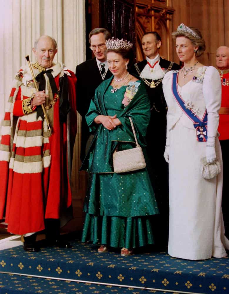 Nichtsdestotrotz nahm sie während ihres Lebens königliche Aufgaben wahr und erschien mit dem Rest der königlichen Familie bei Veranstaltungen, wie hier bei der Eröffnung des Parlaments im Jahr 1995.