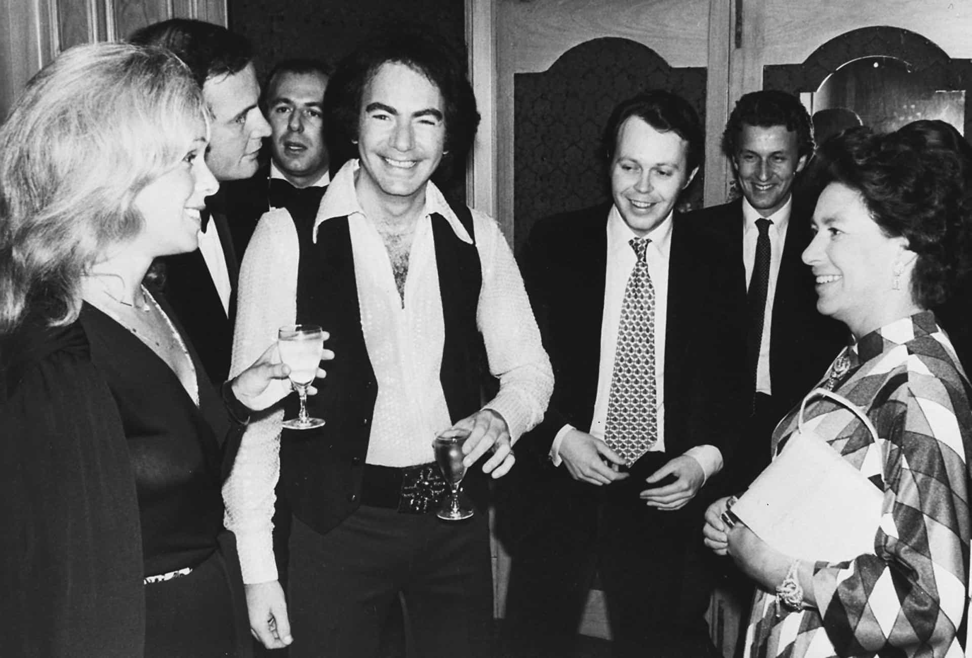Ein Treffen mit dem amerikanischen Musiker Neil Diamond in London, 1977.