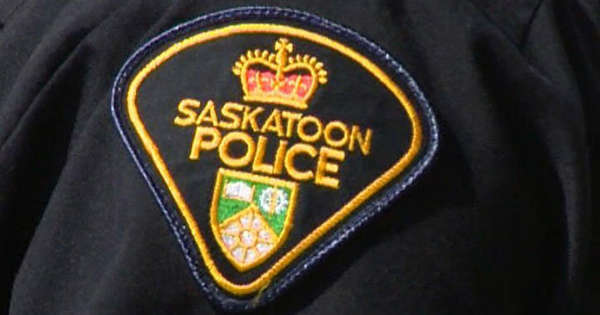 Stolen licence plate in Saskatoon leads to two arrests, firearm seizure