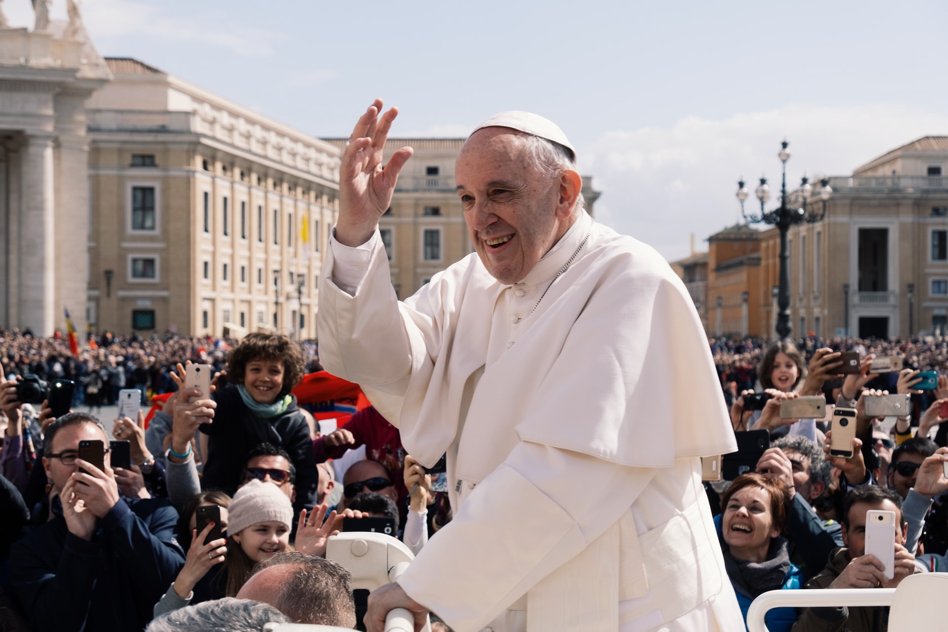 papež františek se obává probíhající války mezi izraelem a hamásem