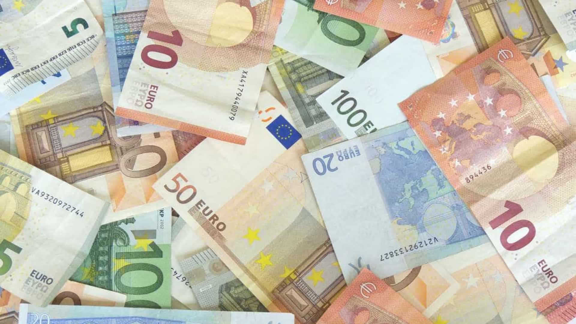 Евро сегодня в сумах. Евро на 04.08.2022. Пенсионеры евро деньги Сток.