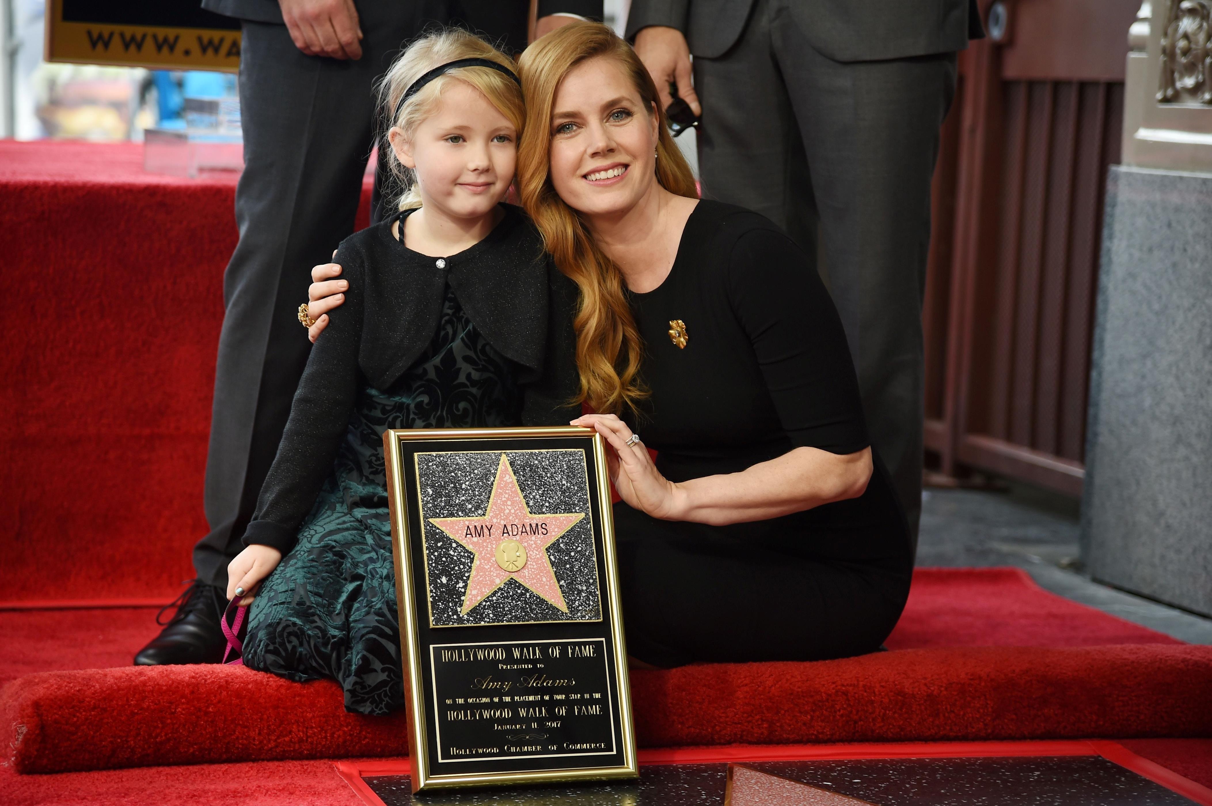 Amy Adams shared a sweet moment with her daughter Aviana during her unveiling ceremony in January 2017.