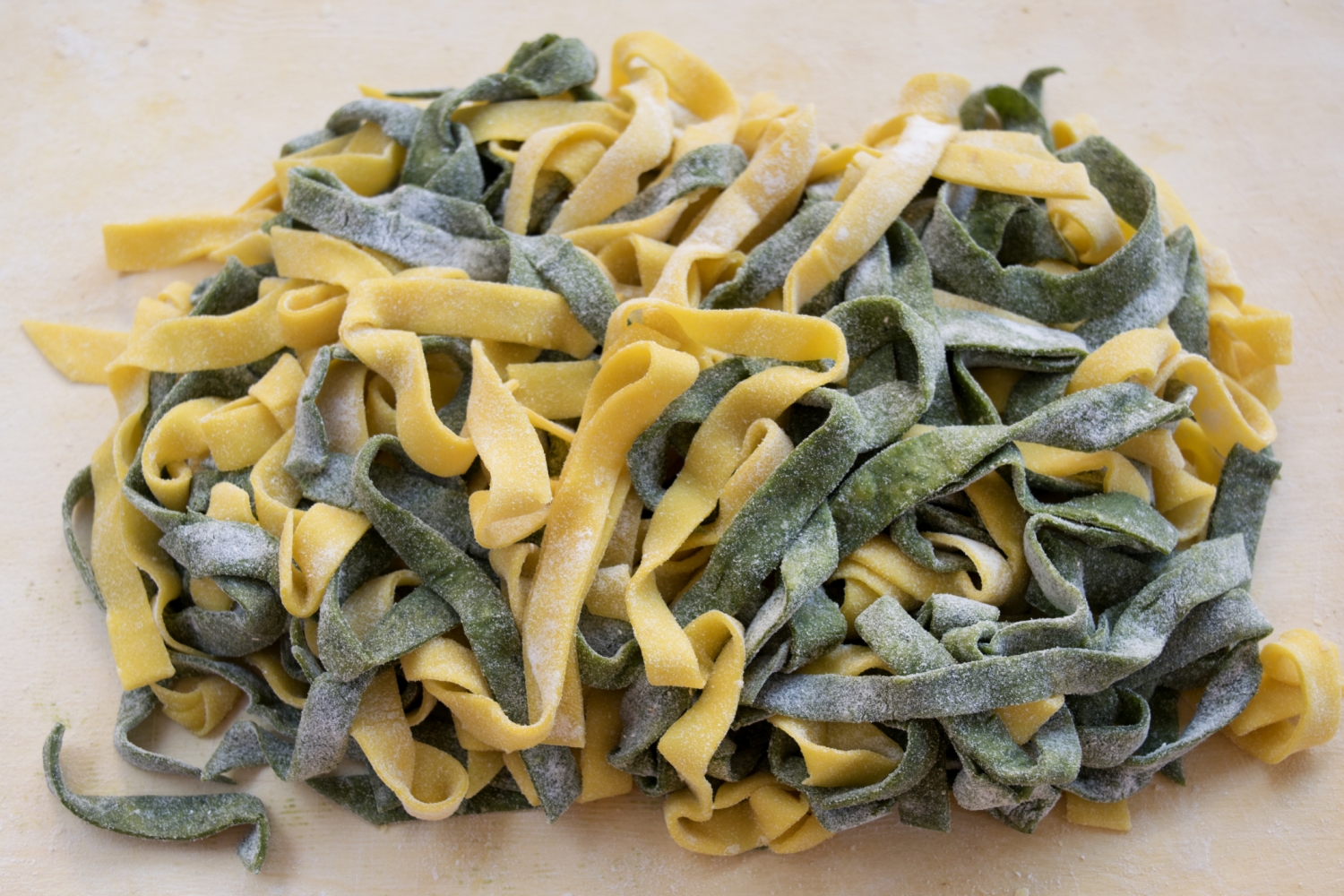 Slide 6 de 16: As massa frescas, como raviolis e outros produtos embalados em atmosfera modificada (MAP) ou a vácuo, se conservam perfeitamente e podem ser consumidas até 15 dias depois de sua data de validade.