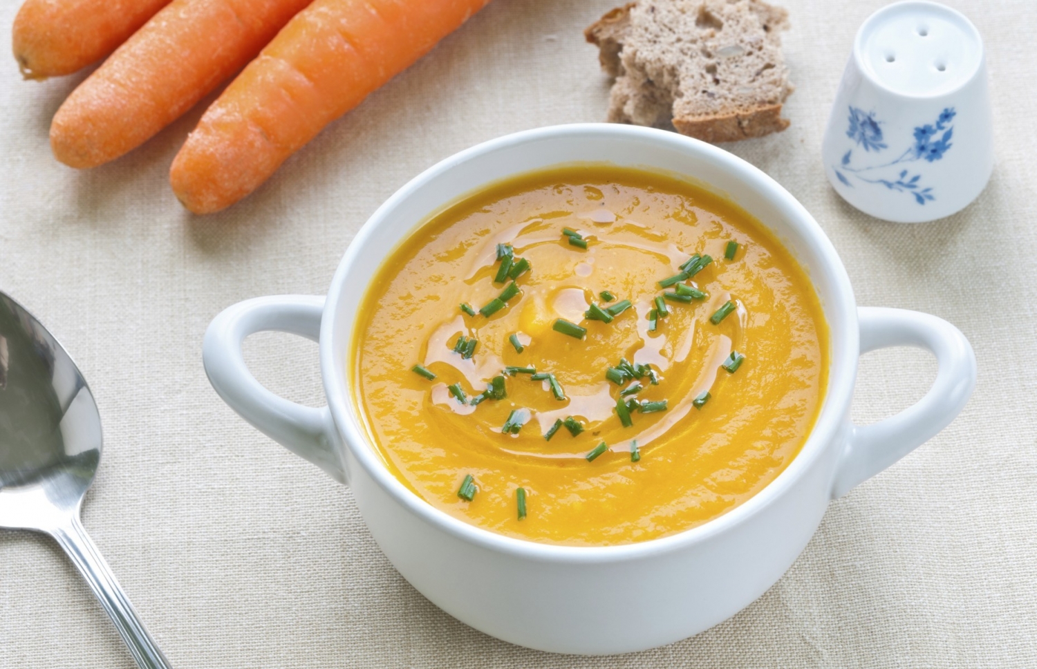 Slide 5 de 16: Os cremes, sopas, purês em brick se conservam por uns dois meses depois de sua data de validade. Não haverá nenhum problema em consumi-los, desde que sejam fervidos por, no mínimo, dez minutos. Falamos sempre de embalagens completamente lacradas.