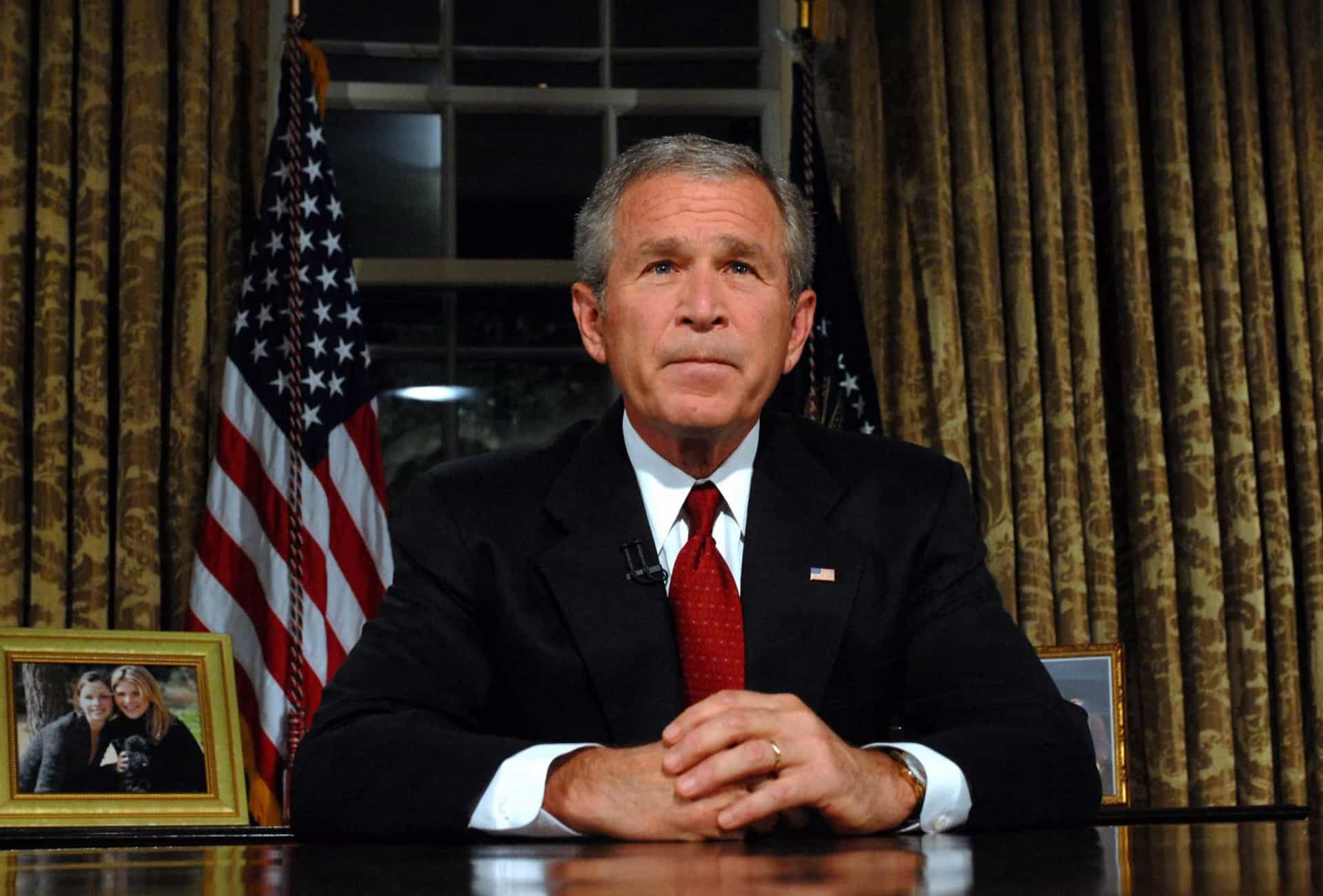 <p>Nach diversen Jahren voller Alkohol und Party, kam George W. Bush dadurch zur Ruhe, evangelikaler Christ zu werden.</p>