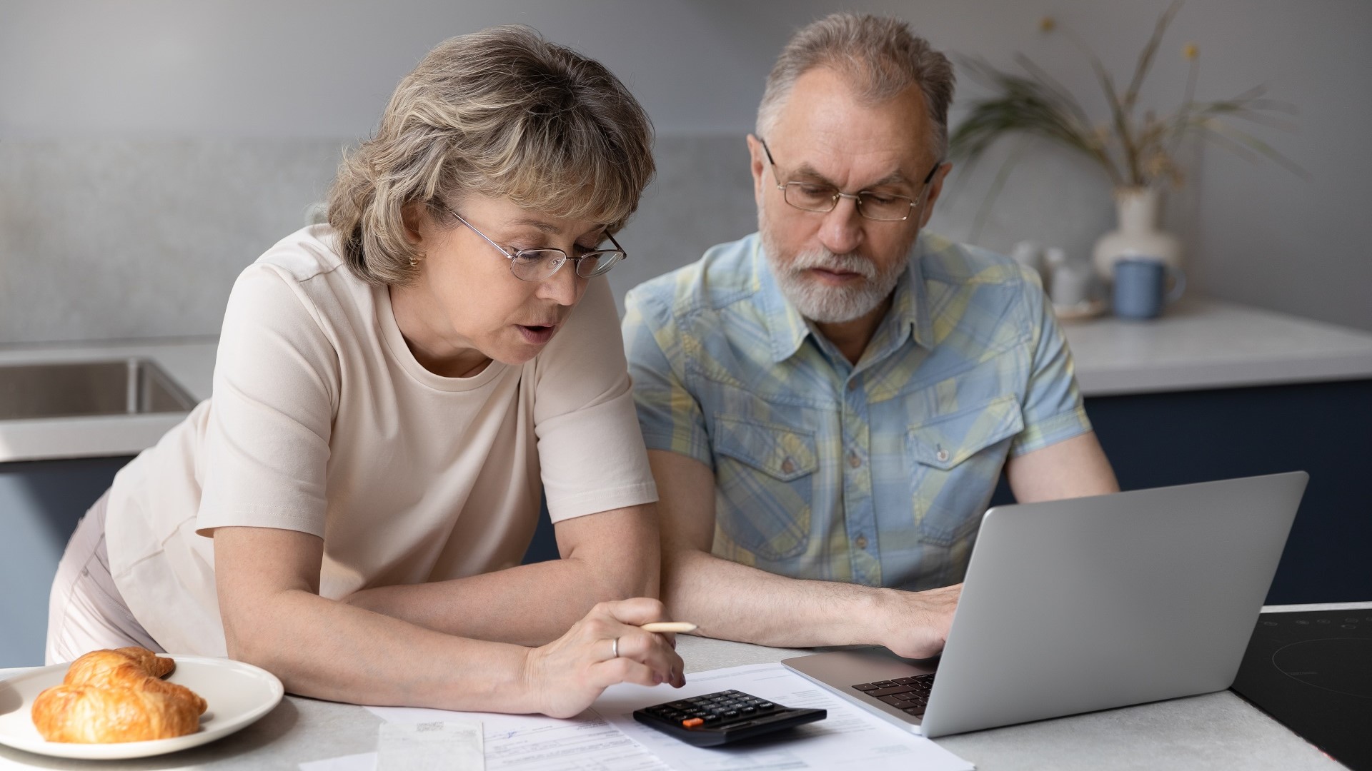 americans struggling to pay bills — gen x and boomers are struggling the most