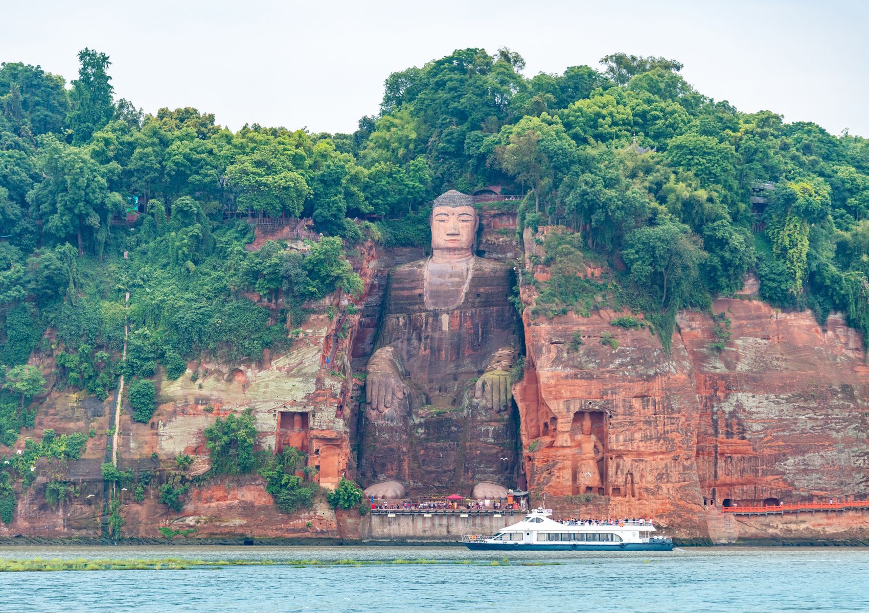 20 gigantic statues that overlook the world