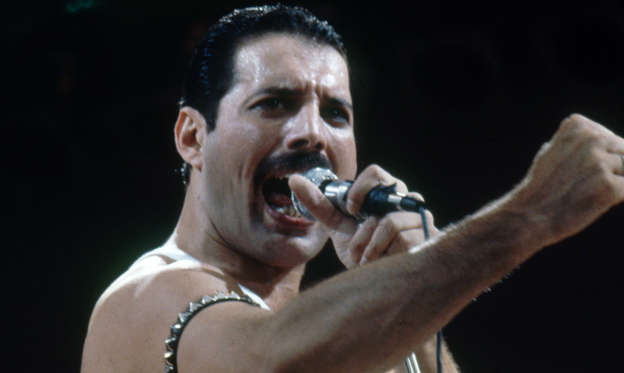 Folie 1 von 50: Es ist 30 Jahre her, dass Freddie Mercury an AIDS bedingten Gesundheitsproblemen gestorben ist. Würde er heute noch leben, wäre er 75.
