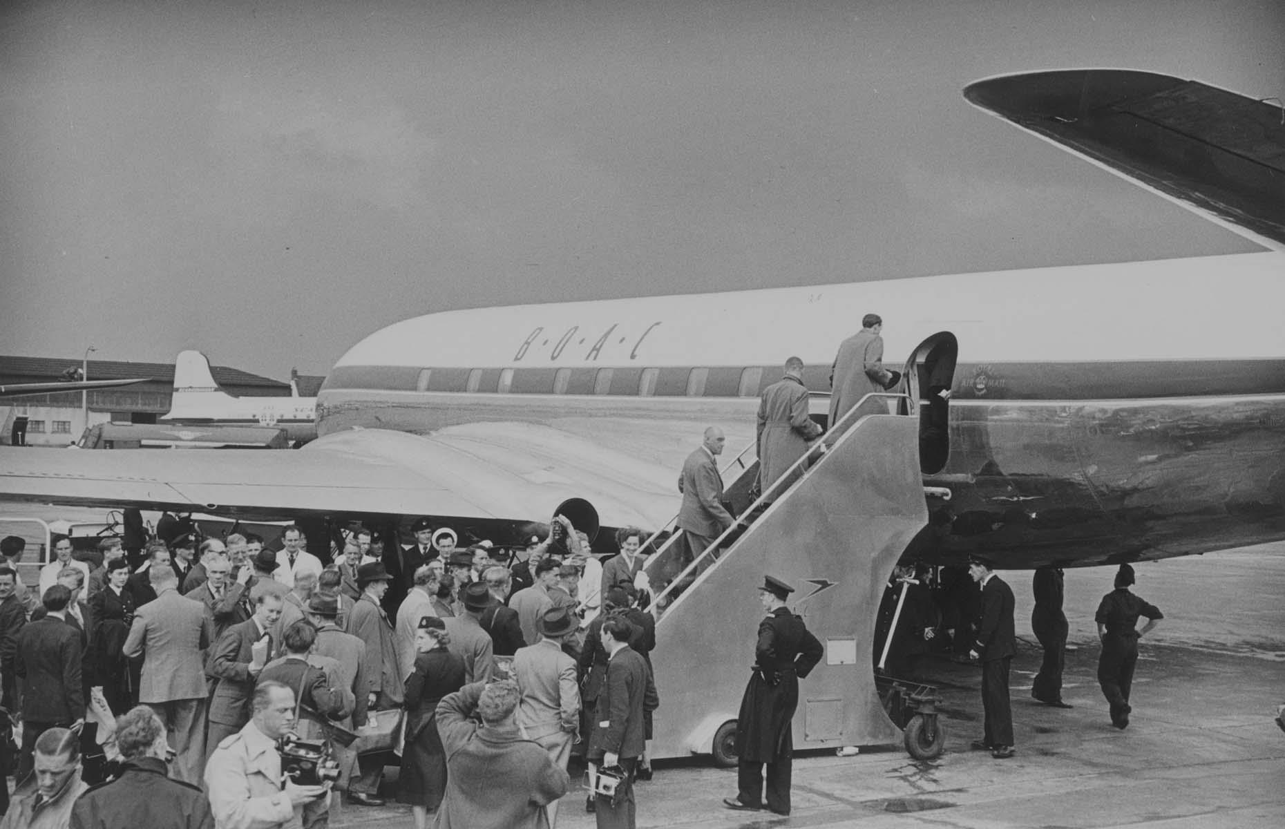 Most airliners of the time had unpressurised cabins and so were forced to fly low, going through the weather rather than above it, making for a frequently uncomfortable experience. However, the de Havilland Comet was a dream in comparison. With a pressurised cabin, it could fly at 40,000 feet (12.1km) allowing passengers to gaze out of its large windows to the clouds below in (relative) peace and quiet.