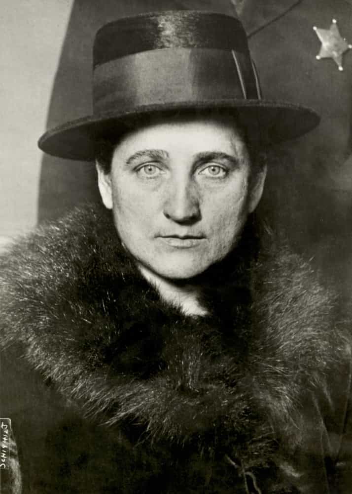 <p>Esta serial killer polonesa-americana ficou ativa em Chicago durante a primeira metade do século 20. Entre 1912 e 1923, ela envenenou quase 20 pessoas com arsênico. Algumas vítimas se recuperaram, enquanto outras, incluindo todos os seus quatro maridos, morreram. Em 1923, ela foi condenada à prisão perpétua.</p><p>Veja também: <a href="https://br.starsinsider.com/lifestyle/241564/esses-sao-os-maiores-serial-killers-da-historia" rel="noopener">Esses são os maiores serial killers da história</a></p>