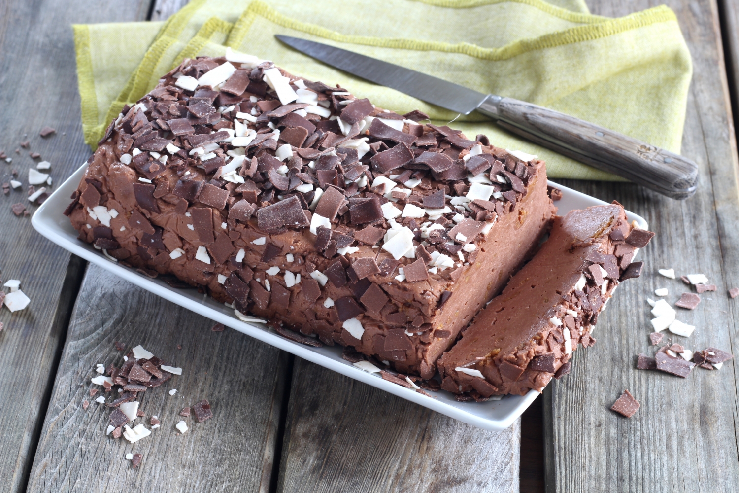 A torta de chocolate mais fácil que você já fez (e sem forno!)