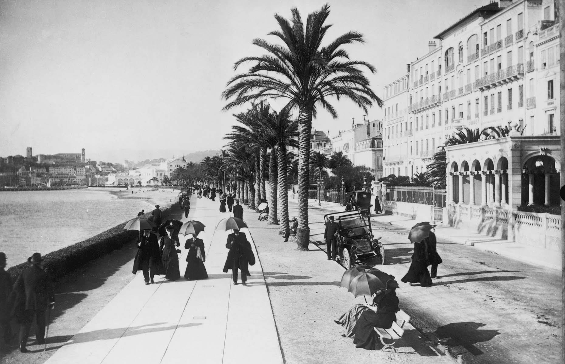 <p>Côte d'Azur, or the French Riviera, covers most of the French Mediterranean coastline and the end of the 18th century saw the region develop into a fashionable health resort and vacation destination for the British upper classes. Many notable Brits were among regular visitors, including Queen Victoria and Edward VII (then Prince of Wales). By the turn of the 20th century, a summer escape to Côte d'Azur was a must among the wealthy. Here, people are seen wandering beneath the palm trees of Boulevard de la Croisette in Cannes in the early 1900s.</p>