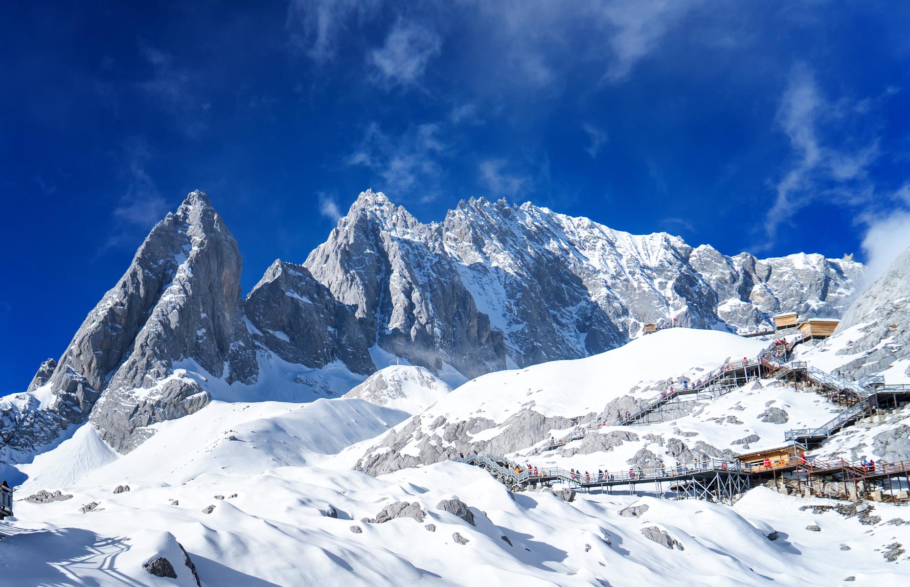 Stunning mountainous scenery and deep snow are on offer at Jade Dragon Snow Mountain in Lijiang within China's Yunnan province. Set at an elevation of 14,763-15,420 feet (4,500-4,700m) above sea level, it's the highest ski resort in the world. The dramatic mountain range, which consists of 13 peaks, is the southernmost glacier in the Northern Hemisphere.