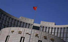 China Leaves Interest Rates Unchanged Amid Yuan Weakness