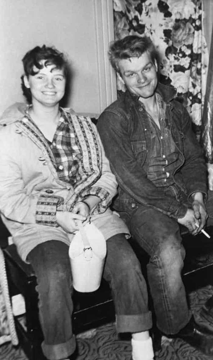 8 de 29 Fotos na Galeria: Charles Starkweather, de 19 anos, cometeu seu primeiro assassinato quando um frentista de posto de gasolina se recusou a deixá-lo comprar um presente no crédito para sua namorada de 14 anos, Caril Ann Fugate.