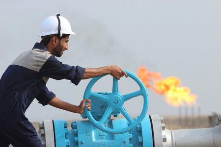 oil prices fall amid us rate jitters, surprise inventory build