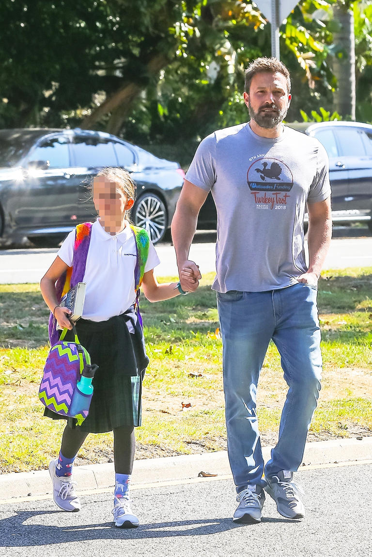 Ben Affleck is a role model for dads! He picked up his daughter, Seraphina from school on Sep. 19, 2012. He held her hand as they crossed the street. Ben also shows off his support for LA’s annual Turkey Trot! 