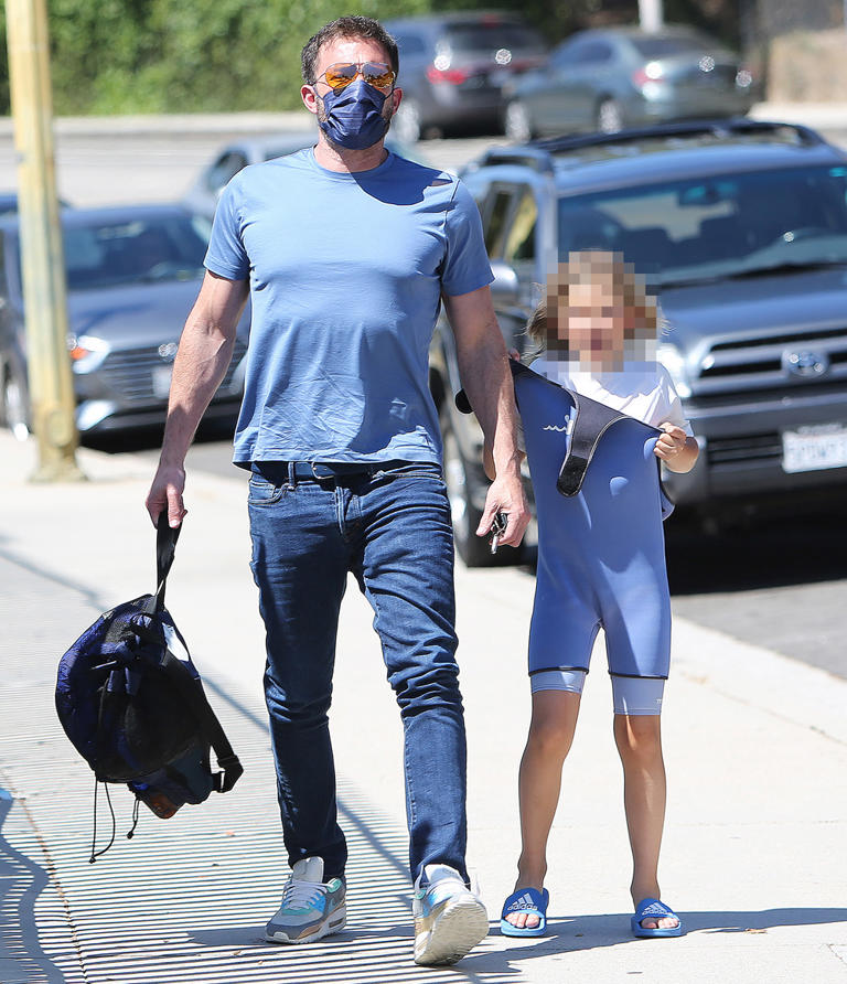 Ben Affleck held his son Samuel’s hand as he took him to swim class. Ben wore a simple blue t-shirt and jeans.