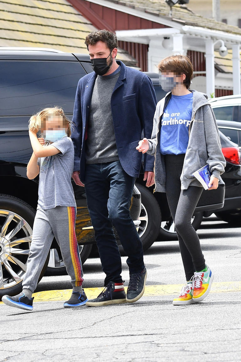 Ben Affleck takes his kids Samuel and Seraphina to lunch at the Brentwood Country Mart on Memorial Day weekend. Ben and his daughter Seraphina were spotted singing along to a song on the radio as they went about their day.