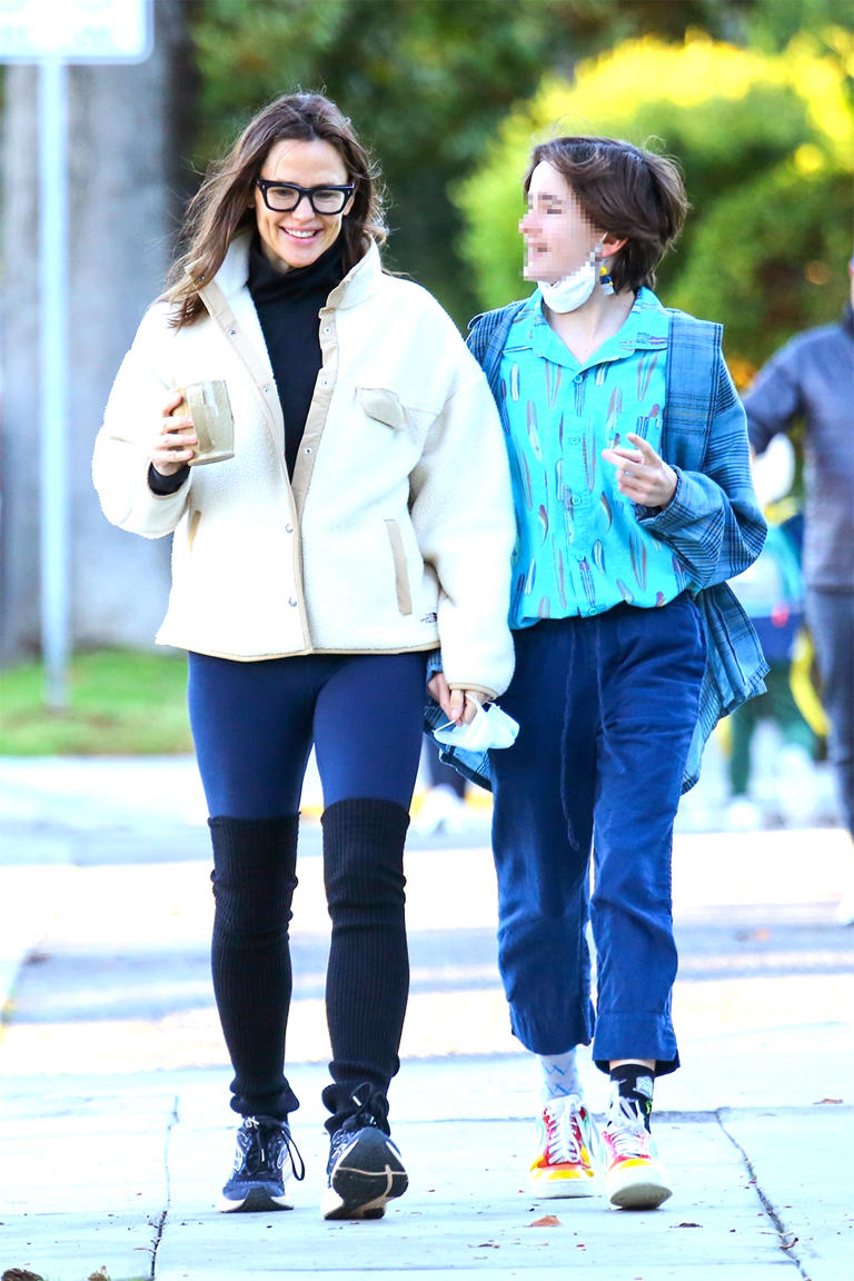 Jennifer Garner takes a walk with Seraphina in Santa Monica, Calif. on Dec. 15, 2021. Jennifer and Seraphina were out after Ben Affleck said he’d ‘probably Still Be Drinking’ if he stayed married to her. He later explained that the comment was taken out of context and had nothing to do with his ex