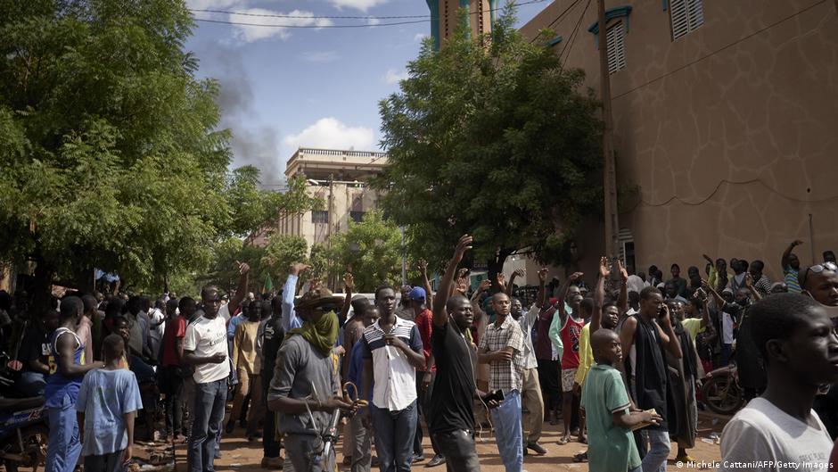 Mali : malgré le foot, la crise domine les débats