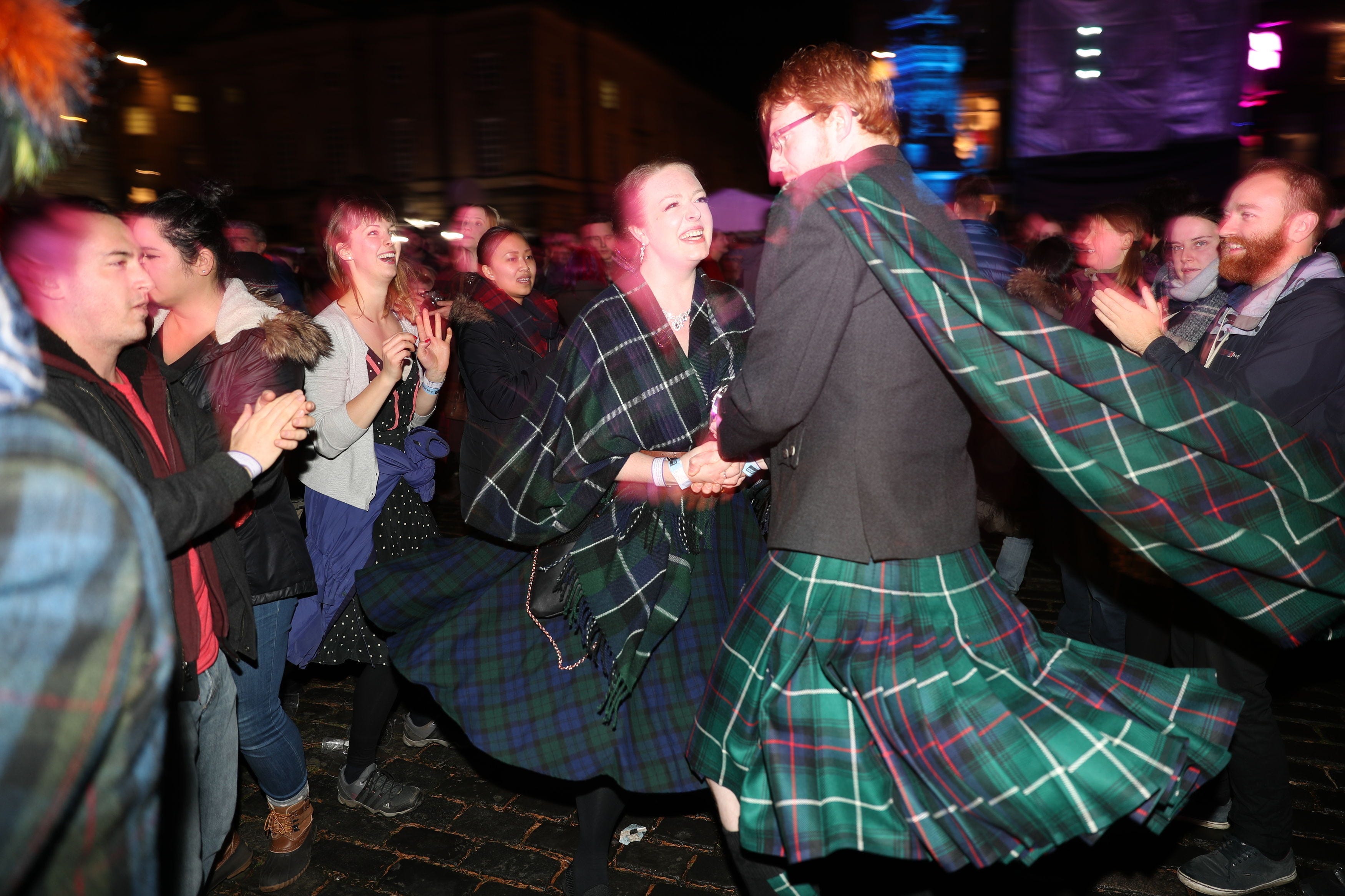 Хогманай в Шотландии танец. Хогманай в Шотландии происхождение. Хогманай праздник.