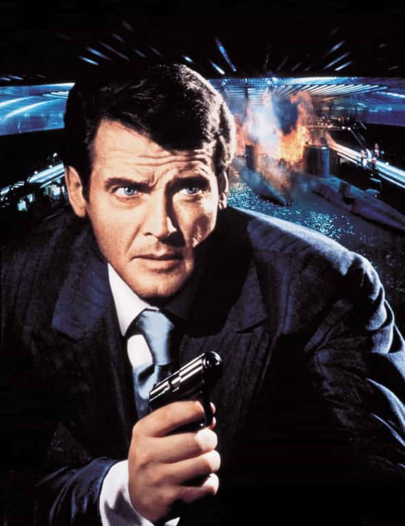 Diapositiva 7 de 32: La novela de Ian Fleming sobre James Bond fue criticada en todos los ámbitos. De hecho, se parece muy poco al gran suspense en el que se convirtió en la gran pantalla. ¡El personaje de James Bond no aparecía en el libro hasta sus últimos capítulos!
