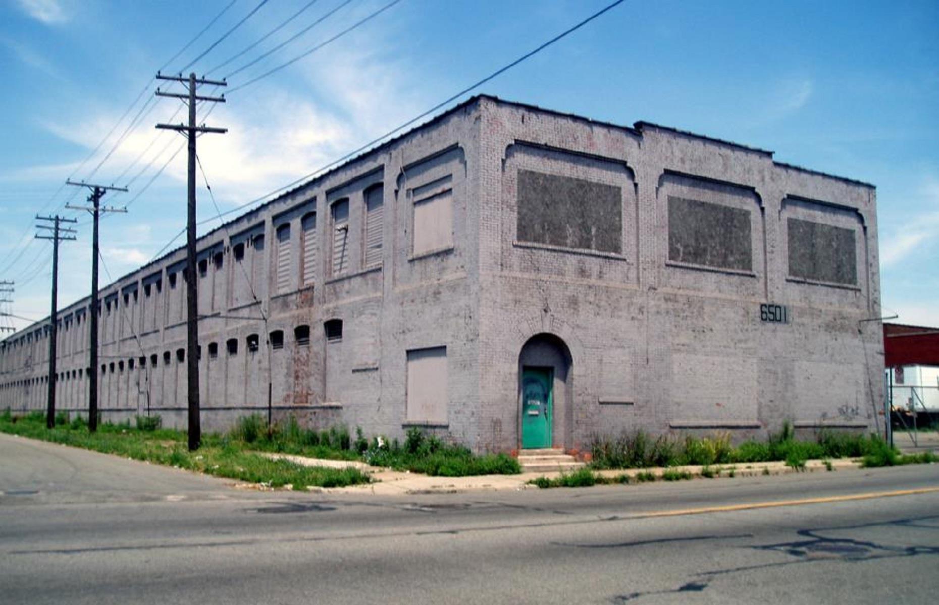 9 Of The World's Eeriest Abandoned Factories