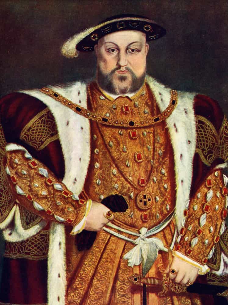 <p>Henrique VIII é famoso por matar duas de suas esposas por razões questionáveis, ou seja, alegações não comprovadas de adultério. Ele era um governante paranoico que parecia ser incapaz de confiar em alguém ao seu redor, tanto em suas esposas, quento em outros membros da família.</p>