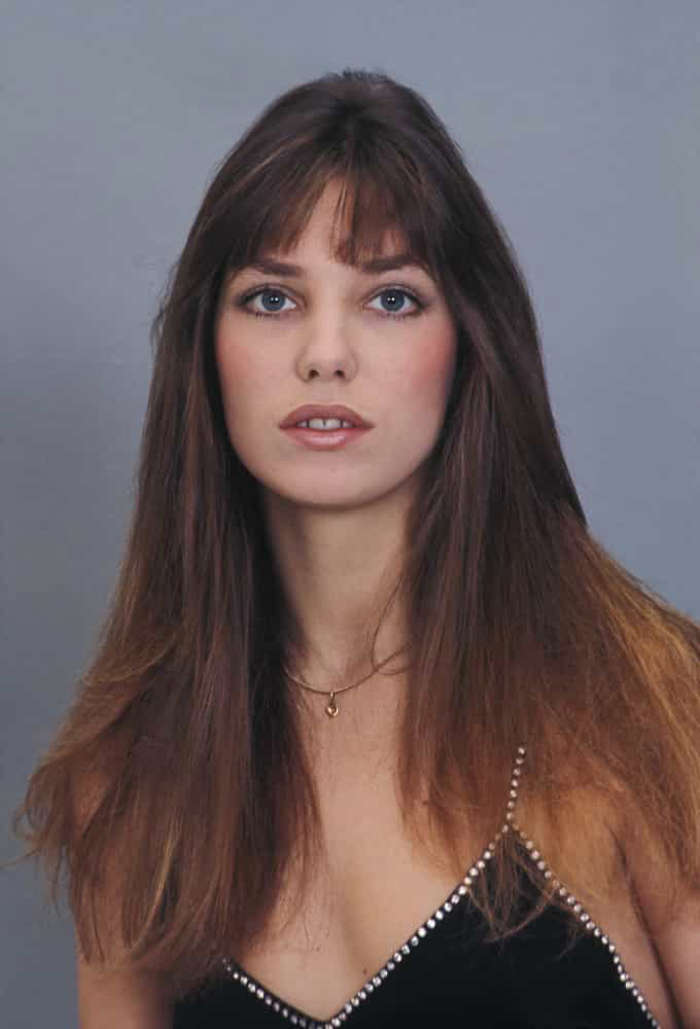 17 de 31 Fotos na Galeria: Jane Birkin alcançou fama internacional por sua parceria musical e romântica de uma década com Serge Gainsbourg. Ela também teve uma carreira de sucesso como atriz no cinema britânico e francês.