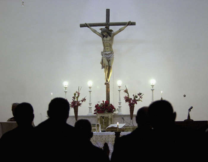 9 de 31 Fotos na Galeria: Mas o Crucifixo (no qual a imagem de Jesus é retratada na Cruz) não é adotado por todas as denominações cristãs. Isso é especialmente verdade para os protestantes, que vêem o Crucifixo Católico como uma ênfase na morte de Cristo e não na sua Ressurreição.