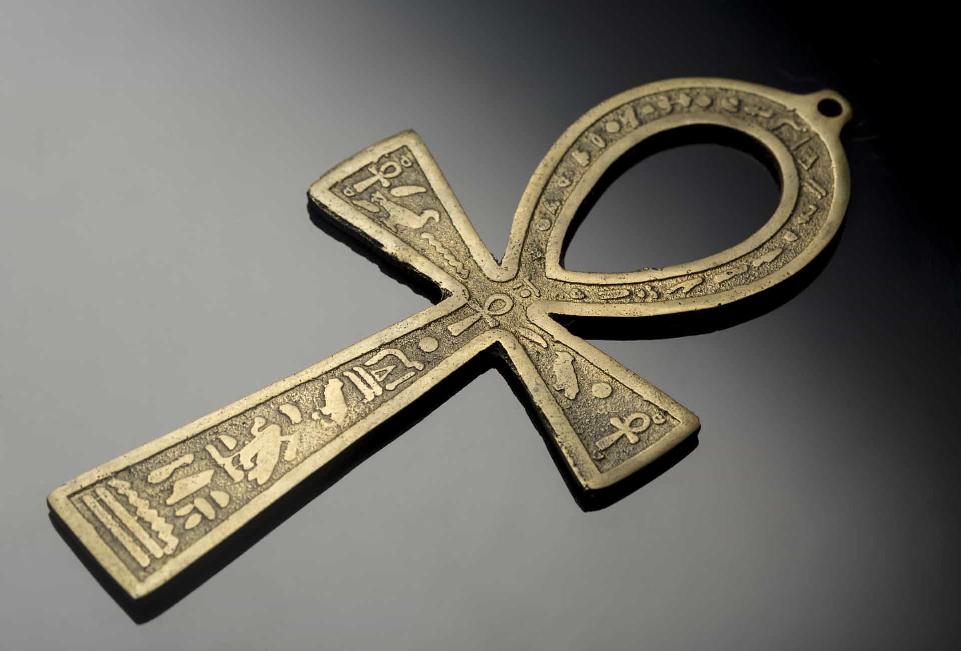 Slide 6 de 31: O Ankh é muito associado ao Egito antigo e, de fato, era um símbolo egípcio: ele representava a vida. Mas os cristãos adotaram o Ankh e começaram a usá-lo como símbolo também.