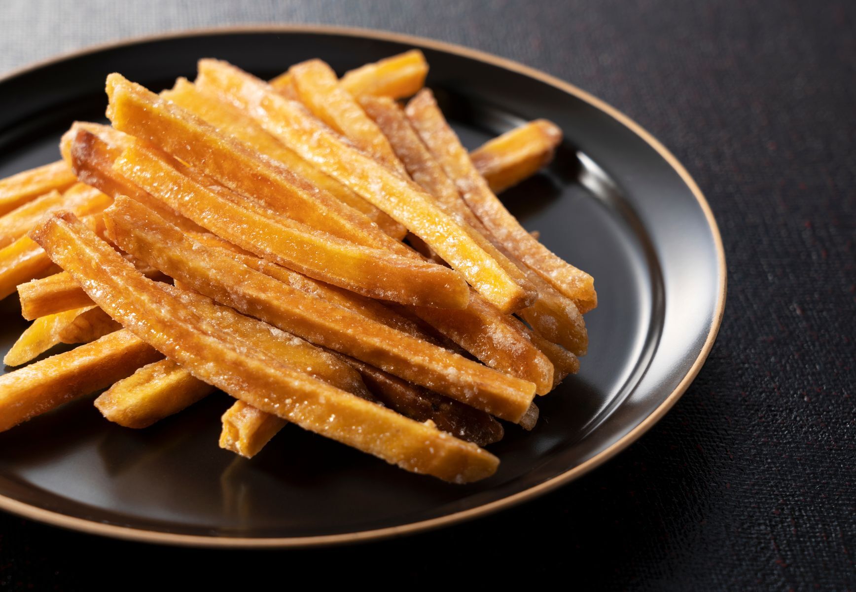 <p>For a churros-like treat, try sprinkling your fries with a cinnamon-sugar mixture, then dipping them one by one in vanilla cream. You’re in for a true delight, <a href="https://sallysbakingaddiction.com/cinnamon-sugar-sweet-potato-fries-with-vanilla-icing-dip/">especially when made with sweet potatoes</a>!</p>