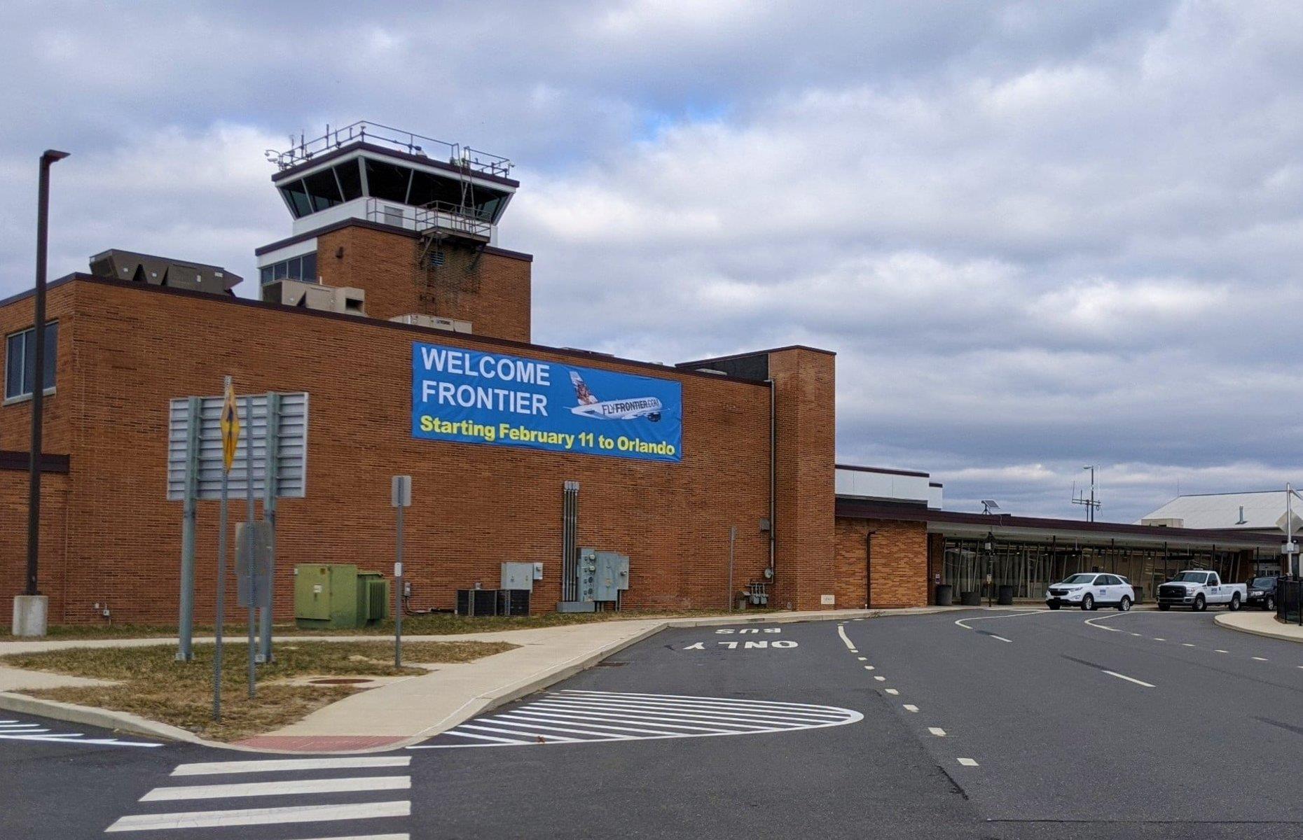 <p>For several years, Delaware didn’t have a single commercial airport, since Frontier halted flights to <a href="https://flyilg.com/">Wilmington Airport</a> (also known as New Castle Airport) in 2015. Thankfully for those wishing to avoid the hassle of busier transport hubs, the airline restarted flights in February 2021. It was also announced last year that <a href="https://delawarebusinesstimes.com/news/new-castle-airport-upgrade/">the airport would be getting more federal funding</a>. As you’d expect, it’s pretty small – <a href="https://www.yelp.com/biz/wilmington-international-airport-ilm-wilmington">one recent traveler exclaimed</a> “this airport is one of the smallest I’ve ever been in” – but it’s also extremely easy to navigate.</p>