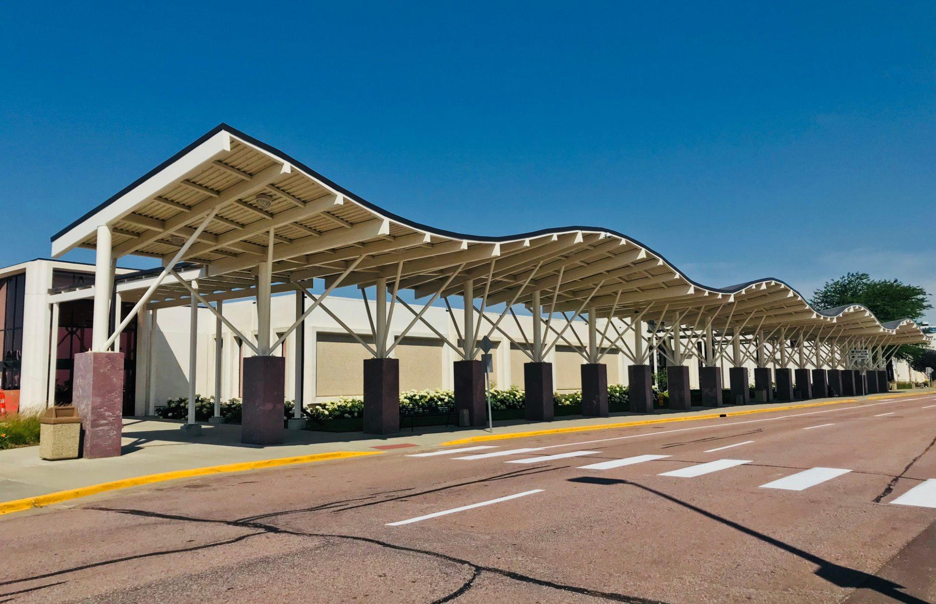 <p>The largest airport in the Mount Rushmore State, <a href="https://www.sfairport.com/">Sioux Falls</a> <a href="https://siouxfallschamber.com/sioux-falls-regional-airport-a-key-forward-sioux-falls-initiative/">served more than half a million passengers in 2019</a>. While that figure dropped substantially in 2020 due to the pandemic, numbers look set to rebound quickly. The regional airfield has become popular thanks to its minimal waiting times, friendly and helpful staff and hassle-free car rental options, <a href="https://www.yelp.com/biz/sioux-falls-regional-airport-fsd-sioux-falls?start=10">although some flyers note</a> that dining options are a little thin on the ground. </p>