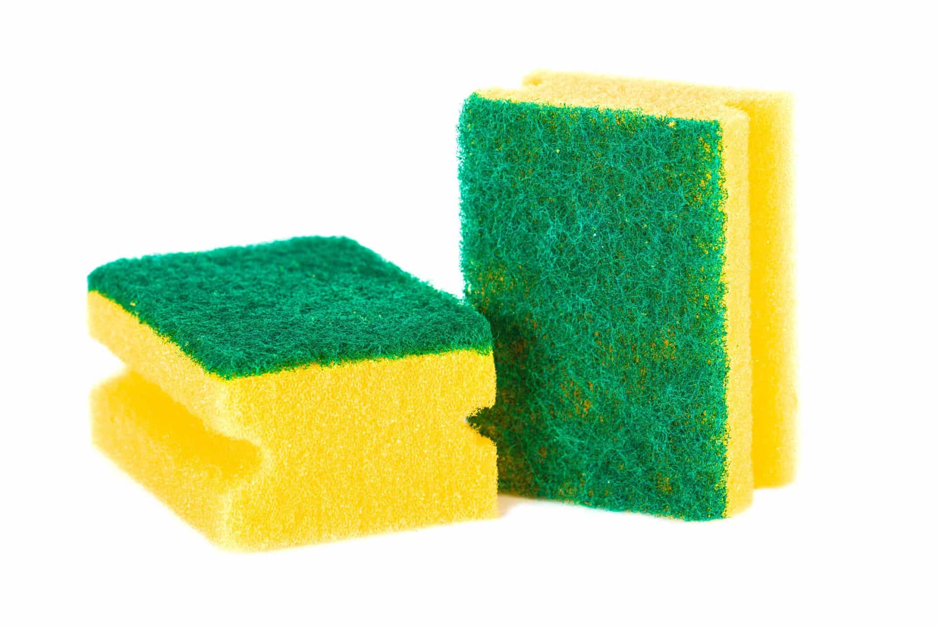 Slide 18 de 30: Esponjas s&atilde;o grandes &iacute;m&atilde;s de germes, o que pode levar &agrave; propaga&ccedil;&atilde;o de doen&ccedil;as como salmonela. Mesmo que a gente perca a no&ccedil;&atilde;o de quanto tempo estamos usando uma esponja, &eacute; bom substitu&iacute;-la com frequ&ecirc;ncia.Siga-nos e tenha acesso a um excelente conte&uacute;do exclusivo todos os dias