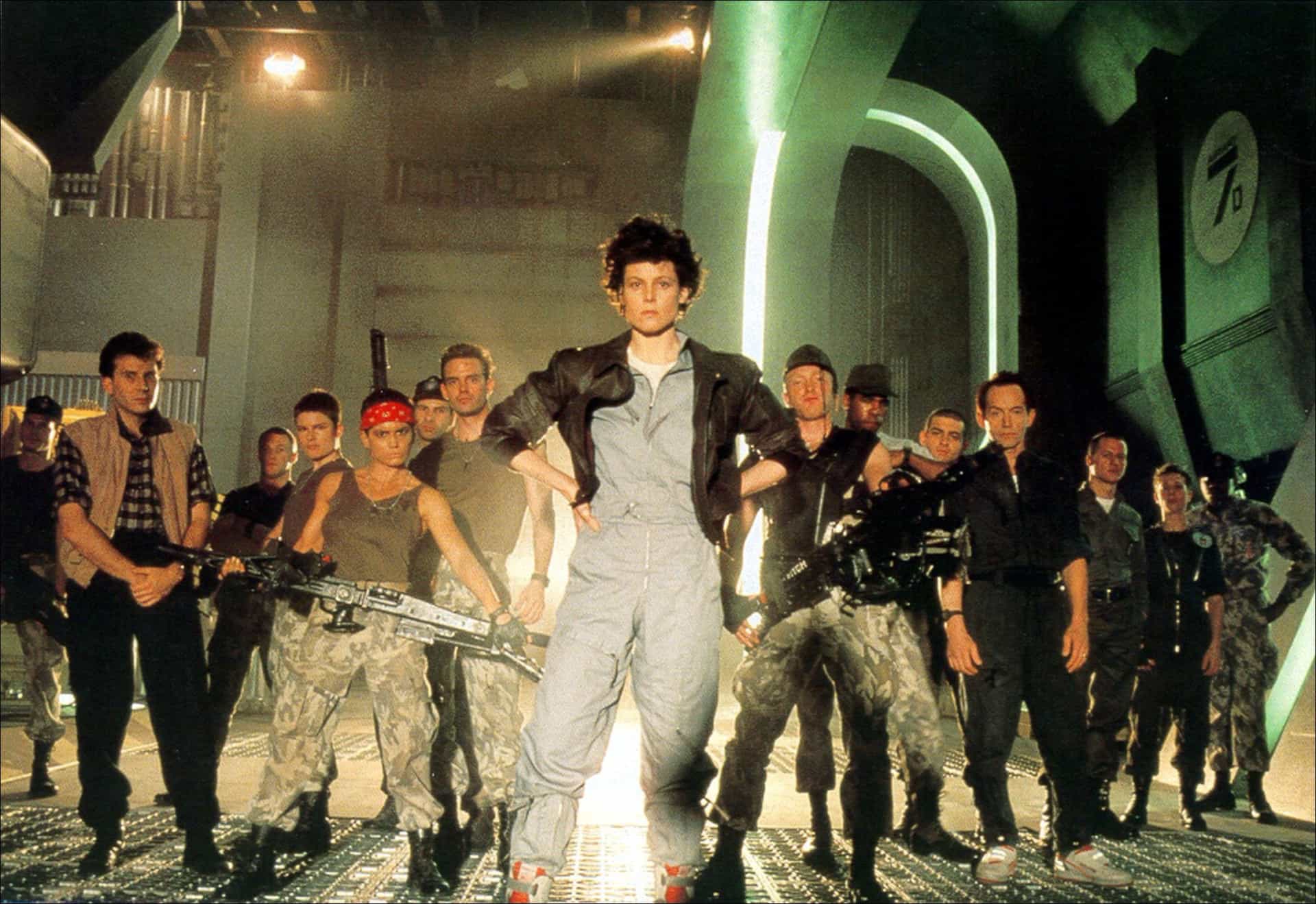 Beide Filme sehen eine unglaubliche Sigourney Weaver, die als beschlagringte Ellen Ripley auftritt. Die Heldin kämpft gegen Aliens und versucht, im Weltall zu überleben.