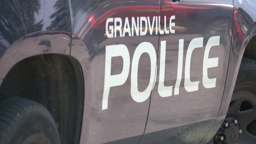 Grandville PD: Suspect took stack of $2 bills, roll of $1 coins