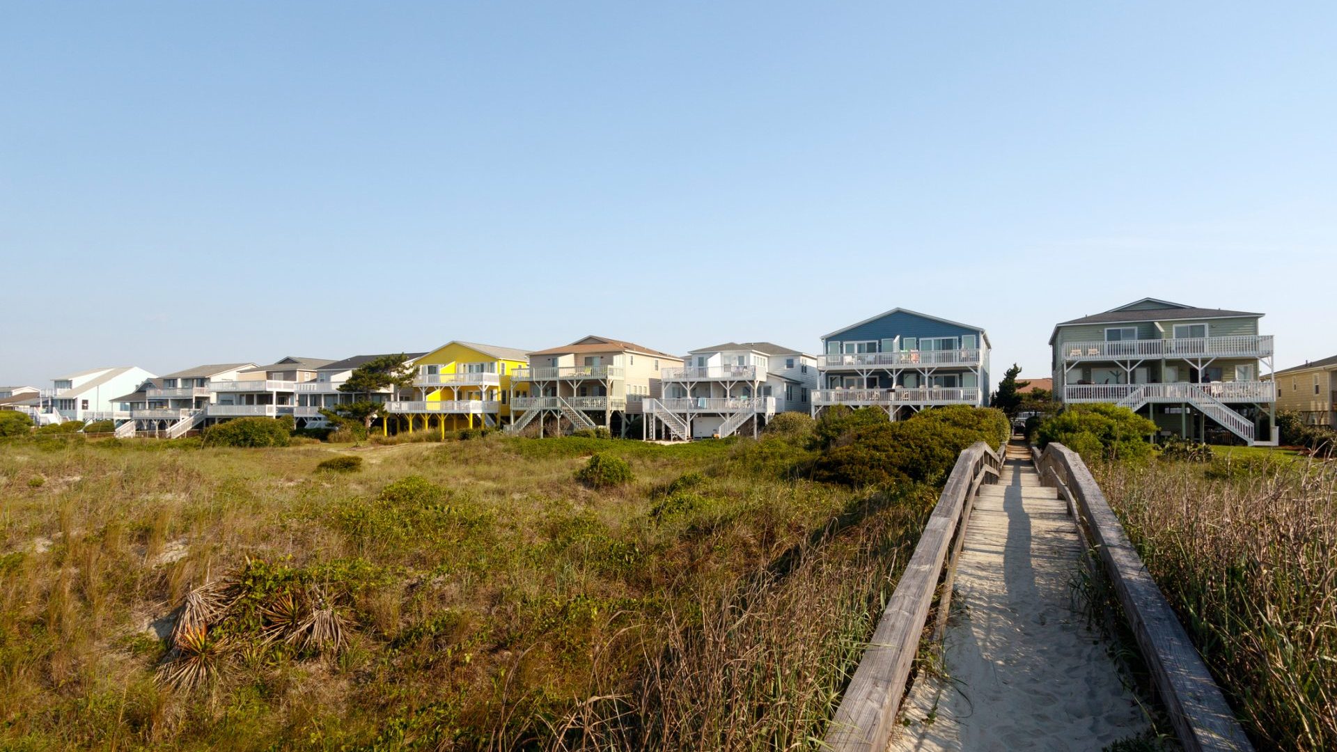 5 Affordable Places To Retire Near the Beach