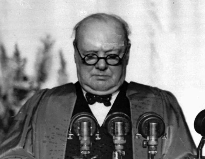 5 de 39 Fotos na Galeria: O estadista britânico Winston Churchill foi a primeira pessoa a usar o termo "cortina de ferro" durante um discurso em Fulton, Missouri, em 5 de março de 1946 (foto). Ele comentou que uma cortina de ferro havia caído sobre a Europa, referindo-se a novas fronteiras da Guerra Fria.