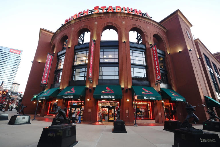 Cardinals offer discount tickets, box seats for Diamondbacks series