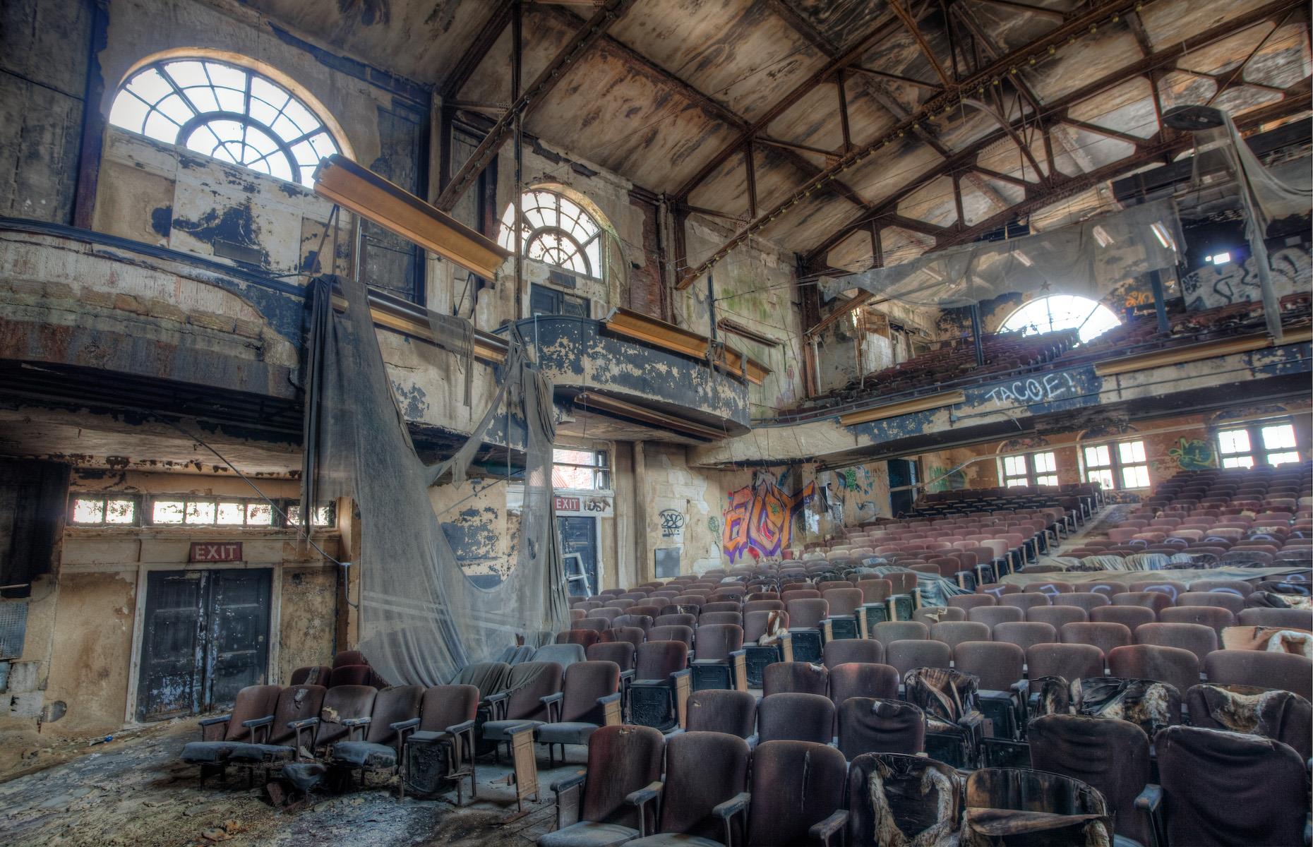 Tour The World’s Extraordinary Abandoned Movie Theatres