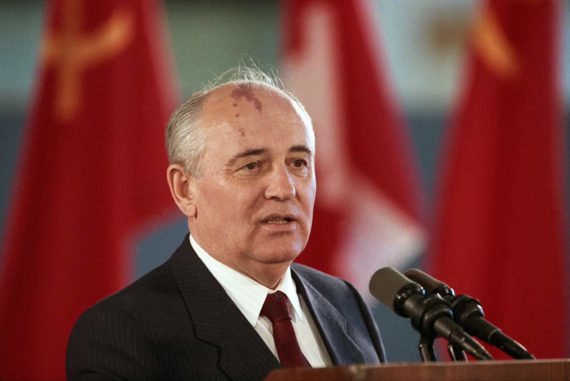 <p>En 1990, le président Mikhaïl Gorbatchev a demandé une nouvelle fois que l'Union soviétique adhère à l'OTAN, mais sa proposition a été rejetée.</p>