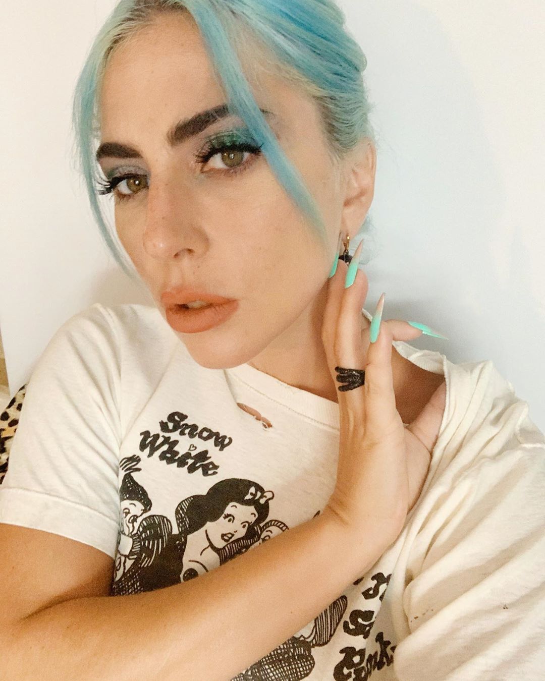 Lady Gaga curte post de fã brasileiro que diz que ela ''carrega o pop