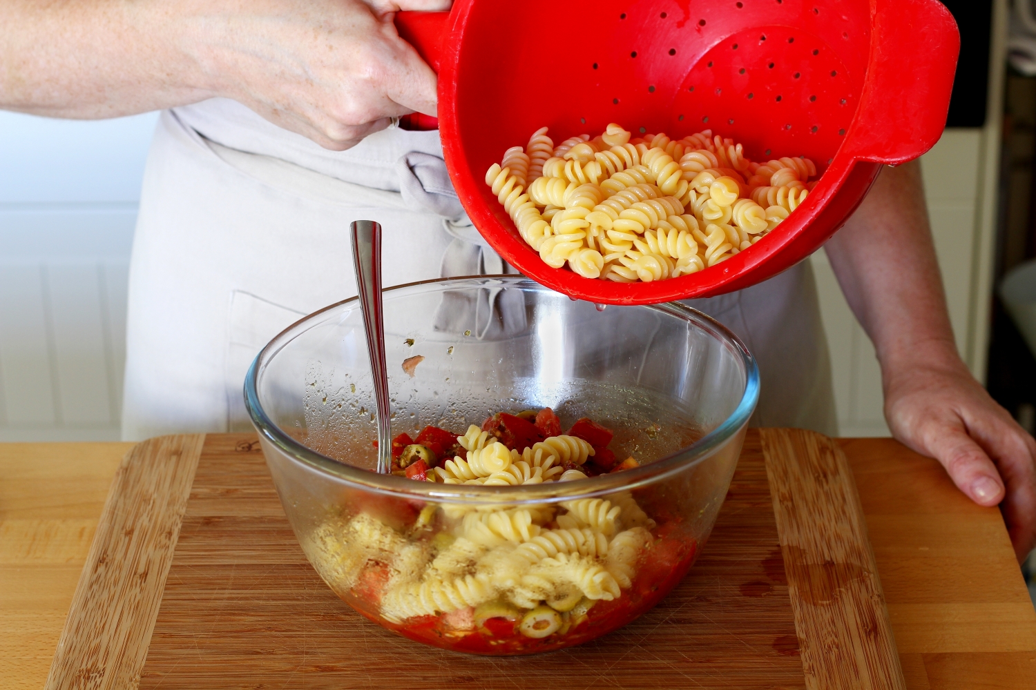 Slide 12 de 14: Quando estiverem cozidas, escorra.